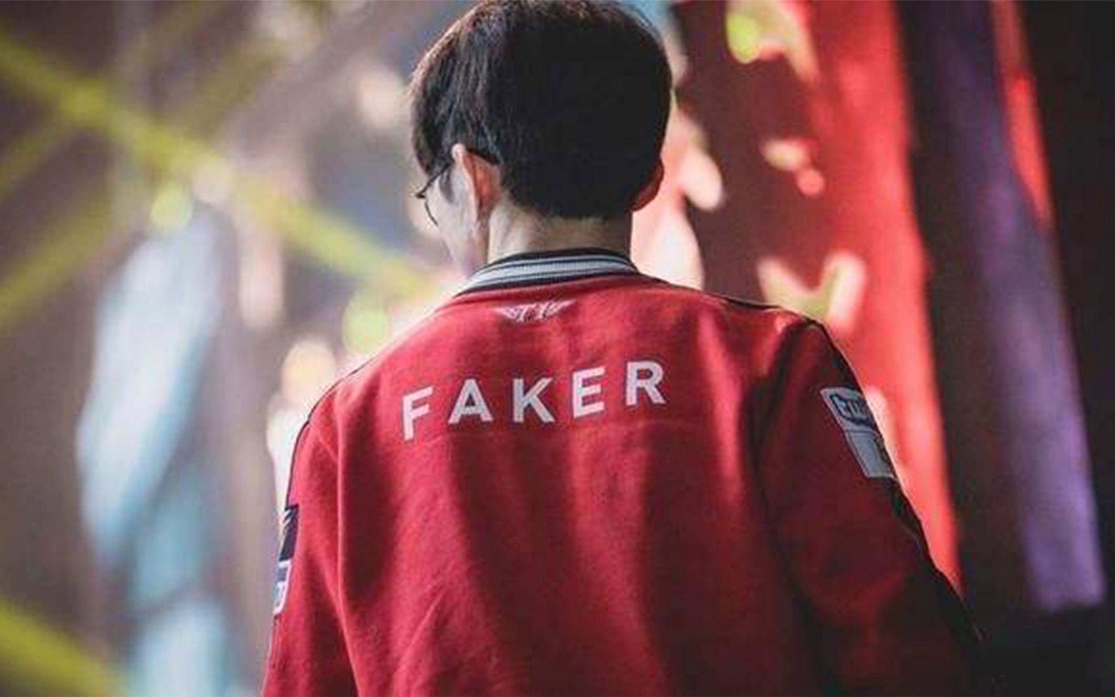 翻转中间！ Sasi 愤怒地切割 Baiye ， Shaoye 滑行并击杀 LGD Gaming 以与 Bilibili Gaming 打成平局；