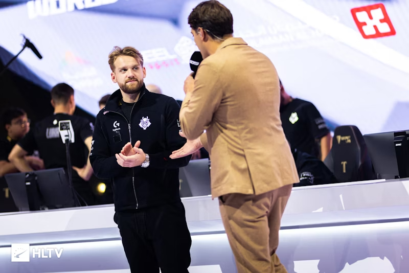 感谢你们的支持 - florescent 在 R 指控后首次露面